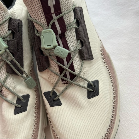 ON Cloudaway Hiking Sneaker - Picture 10 of 13